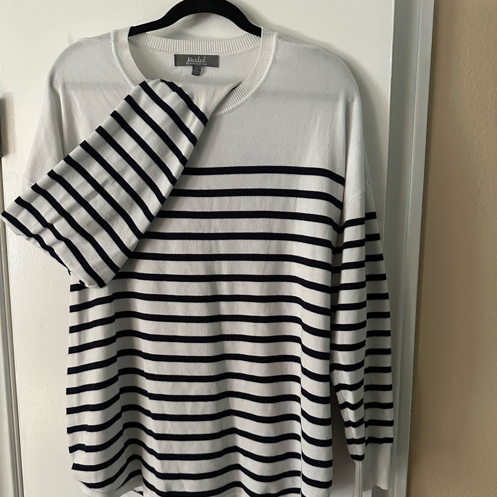 Light weight sweater